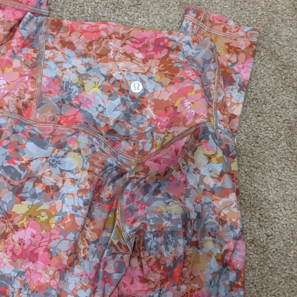 Lululemon size 4 25in legging